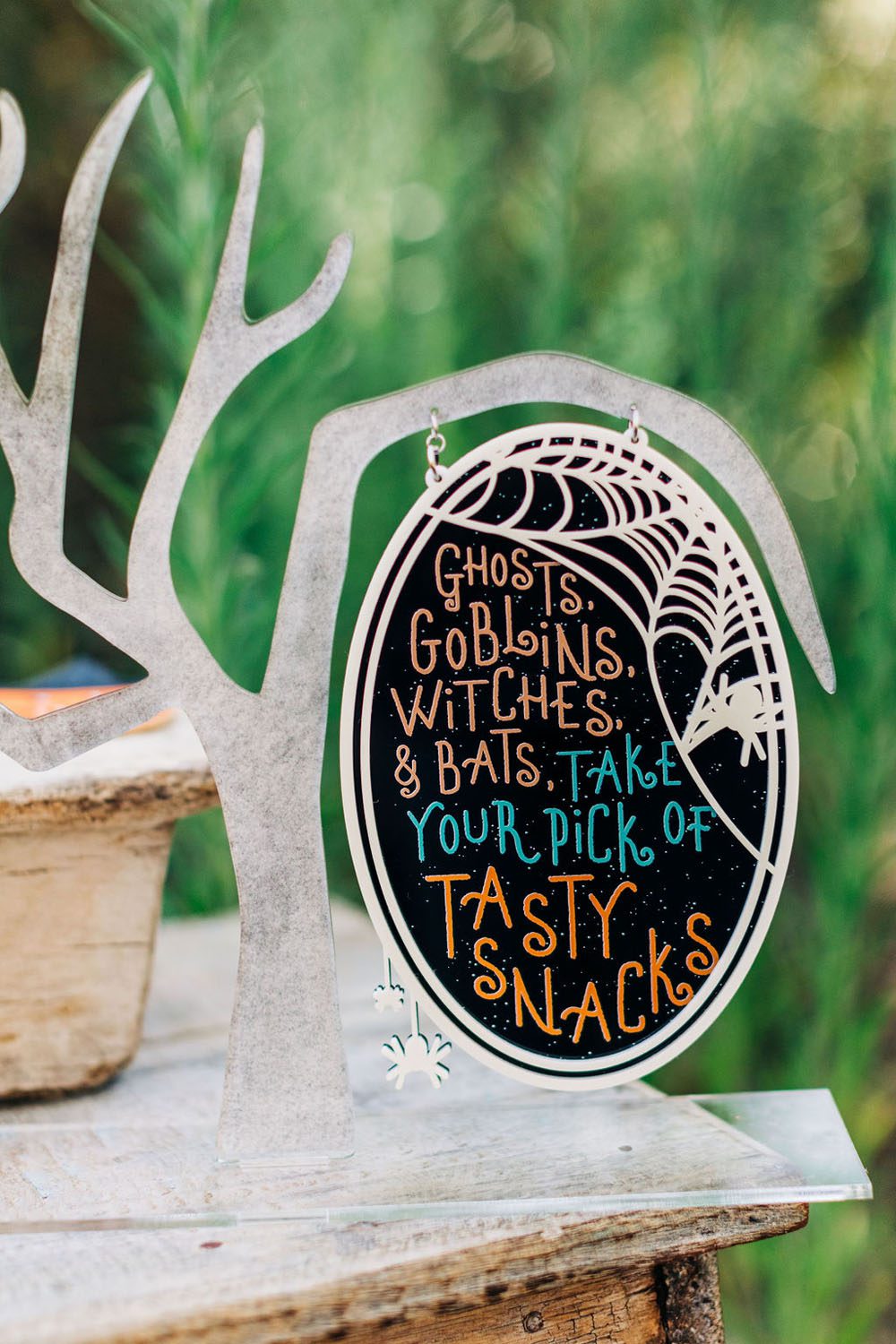 A kids' vintage inspired Halloween party from Beijos Events
